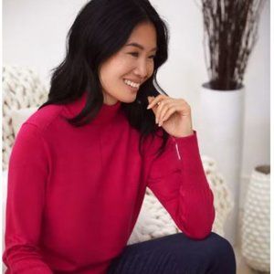 LAURA: Essential Turtleneck Sweater - fuschia